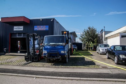 Nufringen: Brand eines PKW auf einem Firmengelaende