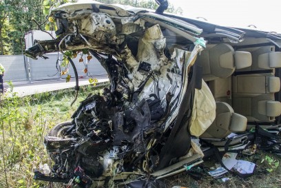 Sindelfingen: PKW fliegt von der Autobahn - Fahrer tot