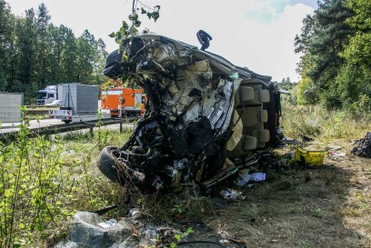 Sindelfingen: PKW fliegt von der Autobahn - Fahrer tot