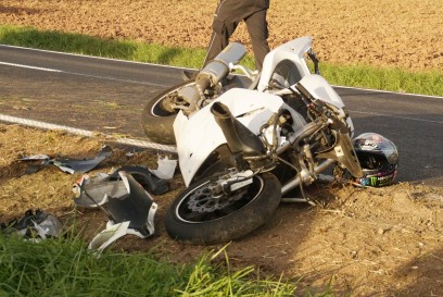 Neuhausen: Verkehrsunfall mit Motorrad alleinbeteiligt - Fahrer schwer Verletzt