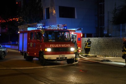 Stuttgart: Busse auf Betriebsgelaende abgebrannt - Zeugen gesucht