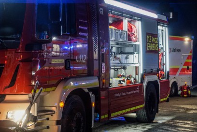 Nufringen: Schwerer Unfall auf der A81 - PKW brennt voellig aus