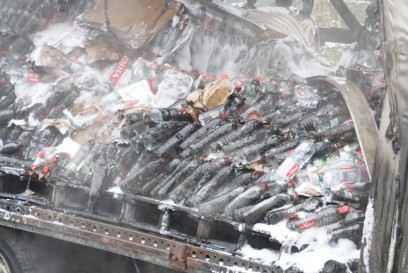 Pforzheim: Lkw-Aufflieger auf der A8 in Vollbrand - Feuerwehr im Einsatz