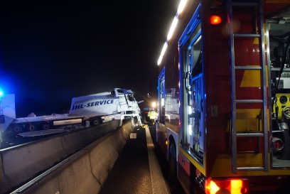 Rutesheim: Schwerer Lkw Unfall-Autobahn voll gesperrt 