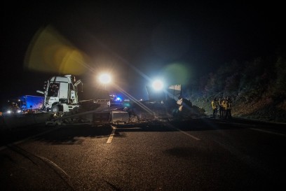 Rutesheim: Schwerer Lkw Unfall-Autobahn voll gesperrt 