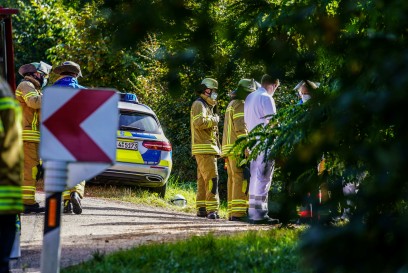 Esslingen-Waeldenbronn: Gefahrgut an der landstrasse gefunden - Feuerwehr im Gefahrguteinsatz