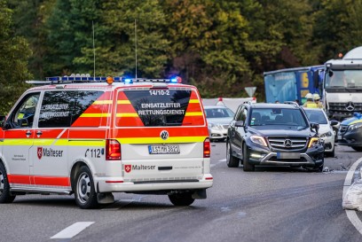Reichenbach a.d. Fils: Toedlicher Verkehrsunfall mit 7 beteiligten Fahrzeugen