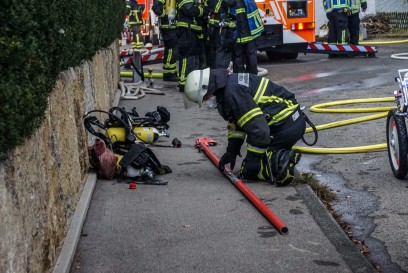 Sindelfingen-Maichingen: Dachstuhlbrand mit starker Rauchentwicklung