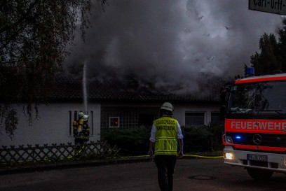Sindelfingen-Maichingen: Dachstuhlbrand mit starker Rauchentwicklung