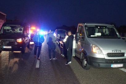 Pforzheim: Pkw-Lenker verwechselt Bremse mit Gas und faehrt durch die Mitte beschaedigt einige Autos - zwei Verletzte