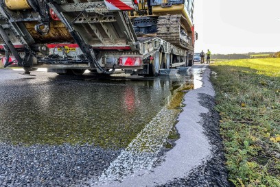 Renningen: Geplatzter Hydraulikschlauch sorgt fuer Sperrung der B295