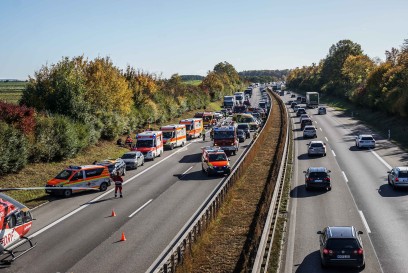 Gaeufelden: Auffahrunfall am Stauende - Vollsperrung