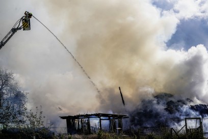 Alfdorf: Landwirtschaftliche Halle in Vollbrand - Feuerwehren im Grosseinsatz 