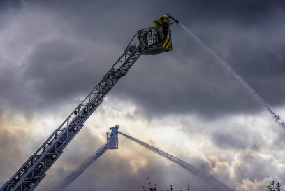 Alfdorf: Landwirtschaftliche Halle in Vollbrand - Feuerwehren im Grosseinsatz 