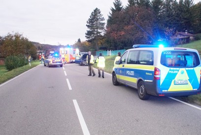 Dietlingen: Pkw kommt von Fahrbahn ab und kollidiert Frontal mit entgegenkommenden Fahrzeug - eine Person toedlich Verletzt
