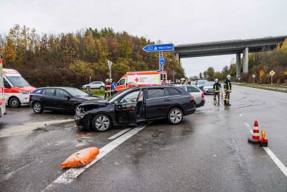 Aichelberg: Vorrang missachtet Sachschaden und sechs verletzte Personen bei Verkehrsunfall