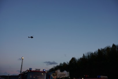 Gruibingen A8: LKW uebersieht Stauende und faehrt auf stehenden LKW auf - Rettungshubschrauber im Einsatz