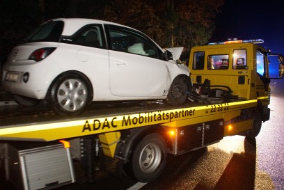 Maulbronn-Zaisersweiher: Pkw-Fahrerin kommt von der Fahrbahn und kollidiert mit Baum