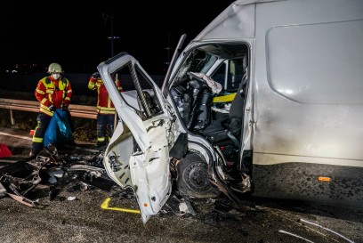 Ostfildern-Scharnhausen: Hase ausgewichen und frontal mit Gegenverkehr kollidiert – 2 Verletzte