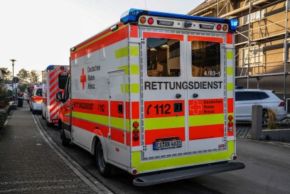 Aichtal-Groetzingen: Gebaeude in Vollbrand - 3 Verletzte