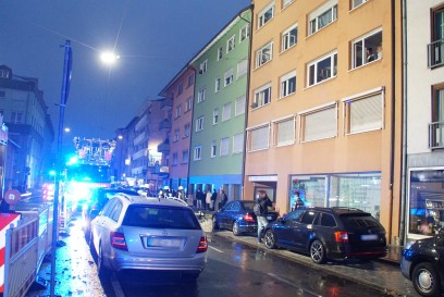 Pforzheim: In einem Mehrfamilienhaus kam es zu einem Kellerbrand - Rettungskraefte im Grosseinsatz