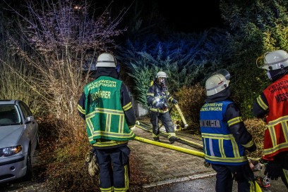 Sindelfingen- Hinterweil: Brand einer Muelltone sorgt fuer Grosseinsatz der Feuerwehr