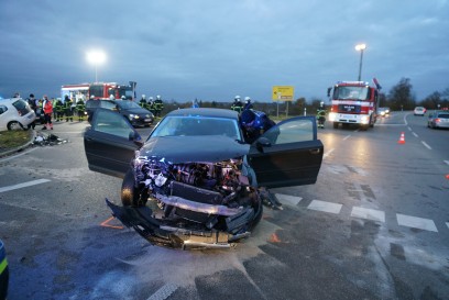 Zell unter Aichelberg: Frontalcrash fordert zwei Schwerverletzte - Rettungshubschrauber im Einsatz