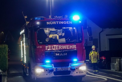 Nuertingen-Neckarhausen: Gebaeudebrand forderte die Feuerwehr - Bewohner retten sich rechtzeitig