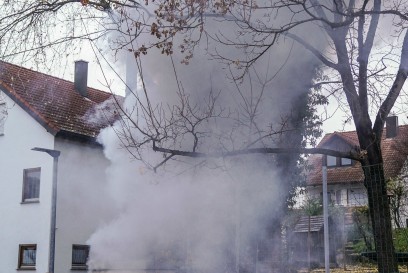 Plochingen: Trafohaus in Vollbrand - meterhohe Flammen - Stadt teilweise ohne Strom 