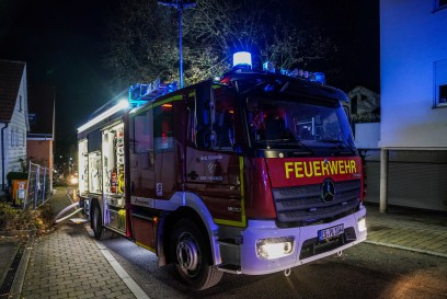 Plochingen: Trafohaus in Vollbrand - meterhohe Flammen - Stadt teilweise ohne Strom 