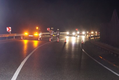 Muehlacker: zwei Verkehrsunfaelle gleichzeitig auf Eisglatter Fahrbahn - mehrere Personen betreut und Leicht Verletzt