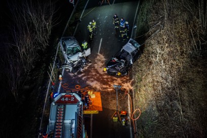 Waldenbuch: Schwerer Unfall nach missgluecktem Ueberholmanoever fordert mehrere Verletzte