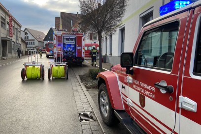 Neckartenzlingen: Zimmerbrand fordert die Feuerwehr