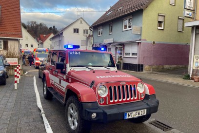 Neckartenzlingen: Zimmerbrand fordert die Feuerwehr