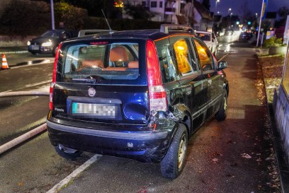 Ostfildern-Ruit: Auto landet auf dem Dach