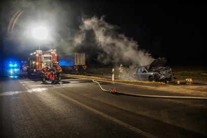 Holzgerlingen: Mercedes brennt voellig aus