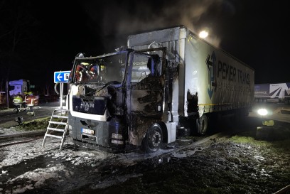 Pforzheim: LKW Brennt auf der Raststaette Pforzheim/Ost