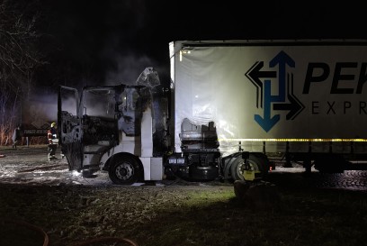 Pforzheim: LKW Brennt auf der Raststaette Pforzheim/Ost