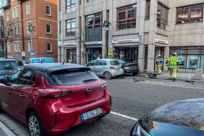 Boeblingen: PKW kracht Fassade