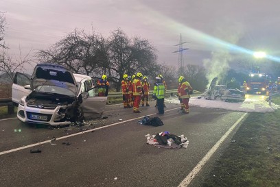 Grossbottwar: Fahrzeug brennt nach Verkehrsunfall komplett aus