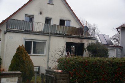 Freiberg a.N. : Wohnhausbrand fordert mind. 1 Toten, 1 Schwerverletzten, 1 Perosn wird vermisst