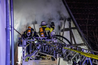 Aichelberg: Fachwerkhaus in Vollbrand 