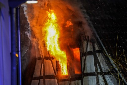 Aichelberg: Fachwerkhaus in Vollbrand 