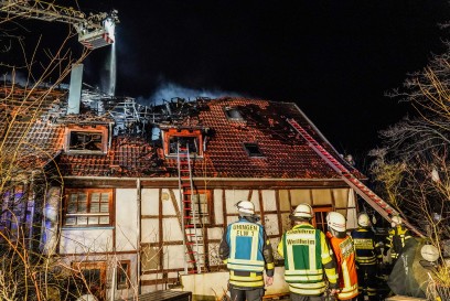 Aichelberg: Fachwerkhaus in Vollbrand 