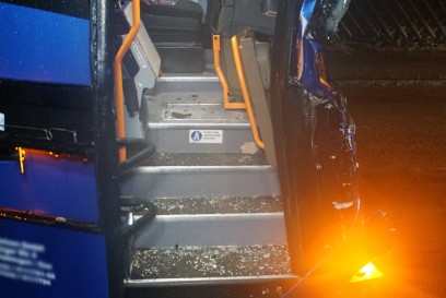 Muehlacker: Schwerer Verkehrsunfall zwischen Linienbus und stehendem LKW - eine Person schwer verletzten