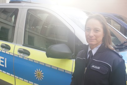 Muehlacker: O-Ton - Schwerer Verkehrsunfall zwischen Linienbus und stehendem LKW - eine Person schwer verletzten