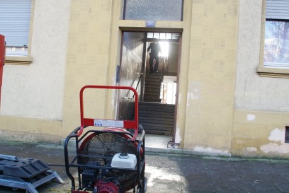 Pforzheim: in einem Mehrfamilienhaus kam es zu einem Brand - eine Person wurde Verletzt und ein Hund gerettet