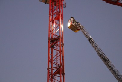 Stuttgart: Person klettert auf Baukran