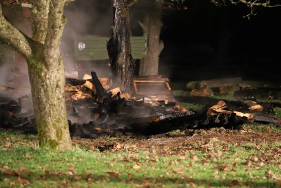 Unterensingen: Brand eines Holzstapels