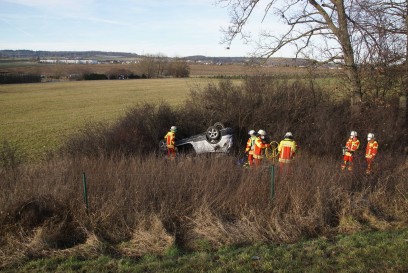 Ehningen: PKW ueberschlaegt sich und landet neben der Autobahn